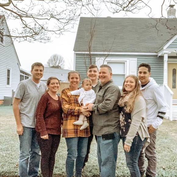 Meet your Posher, Tracy - Picture 1 of 1